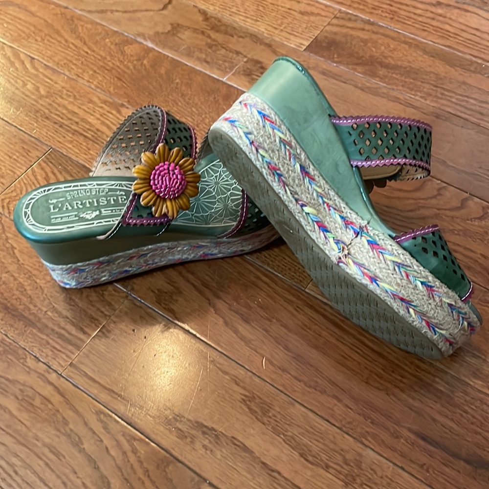 L’Artiste Evesgarden Sandals size 9 brand new.